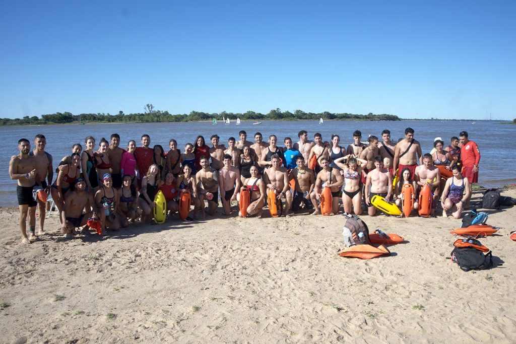 2330506-se-realizo-en-parana-la-revalida-anual-de-guardavidas