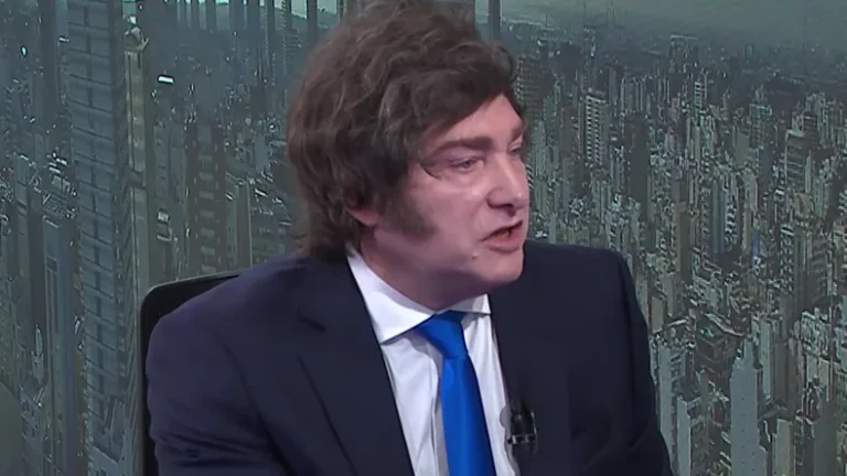 Javier Milei descartó liberar el dólar y adelantó que mantendrá las bandas hasta 2027