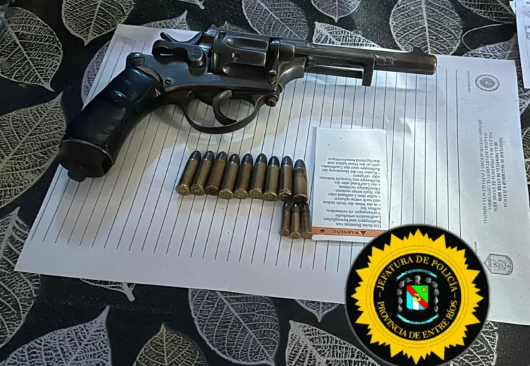 Detuvieron a dos jóvenes por posesión de armas y tenencia de estupefacientes con fines de comercialización