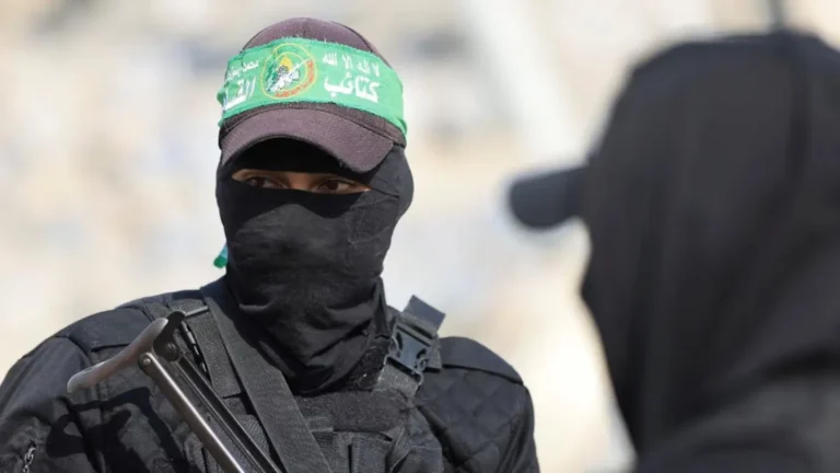 Unos 200 terroristas armados de Hamas aún están ocultos en túneles del sur de la Franja de Gaza