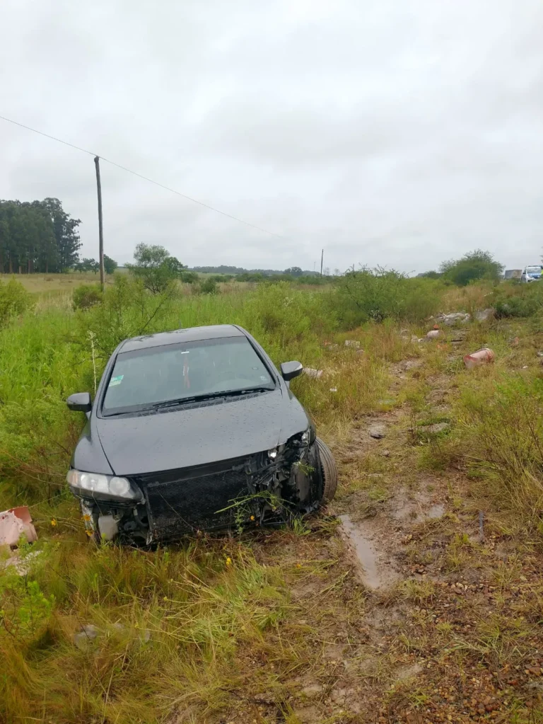 Despiste vehícular sin Lesionados por hidroplaneo en la Autovía.
