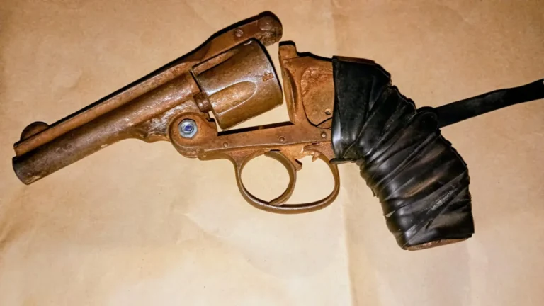 Secuestro de arma de fuego y un hombre Detenido en Plaza 6 de febrero