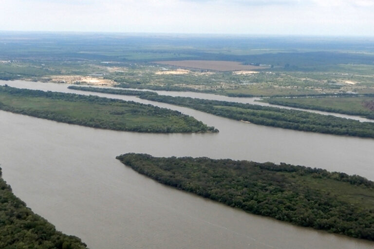 Con mano de obra local concretan mejoras a la infraestructura del Parque Islas y Canales Verdes