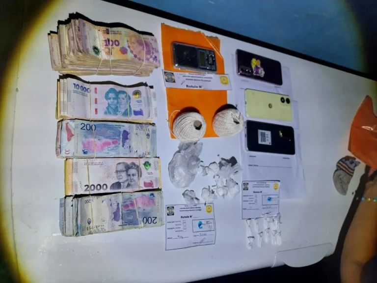 Detienen tres hombres y dos mujeres en Benito Legerén y Puerto Yeruá por narcomenudeo.