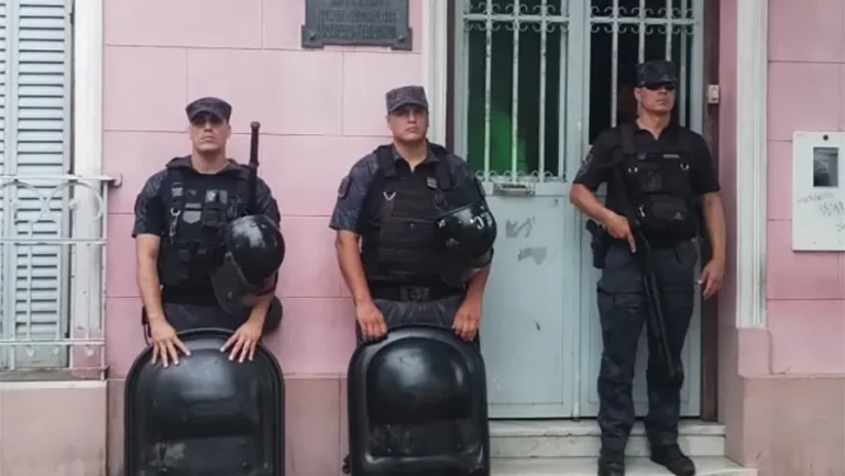 Violencia en el Sindicato de la Fruta de Concordia: intervención gremial, tensión interna y custodia policial para evitar confrontaciones.