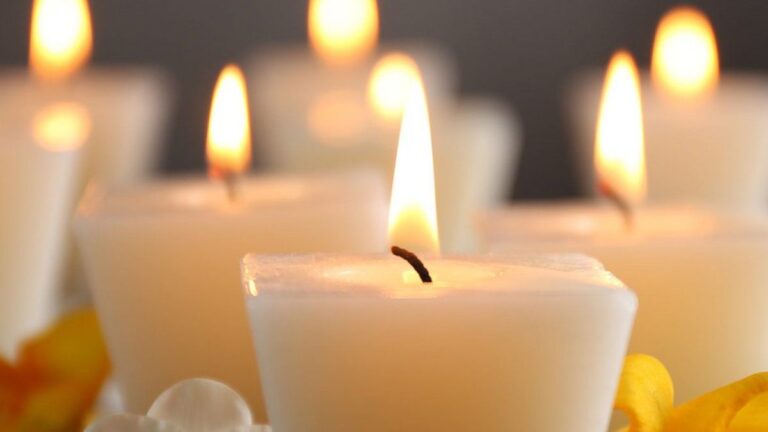 Por qué se prende una vela blanca en Año Nuevo