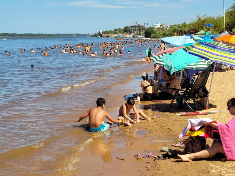 Colón inició 2026 con playas totalmente ocupadas