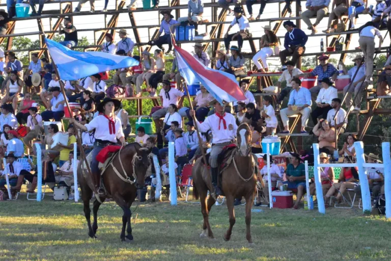 Esta noche comienza el Festival Nacional de Jineteada y Folclore de Diamante