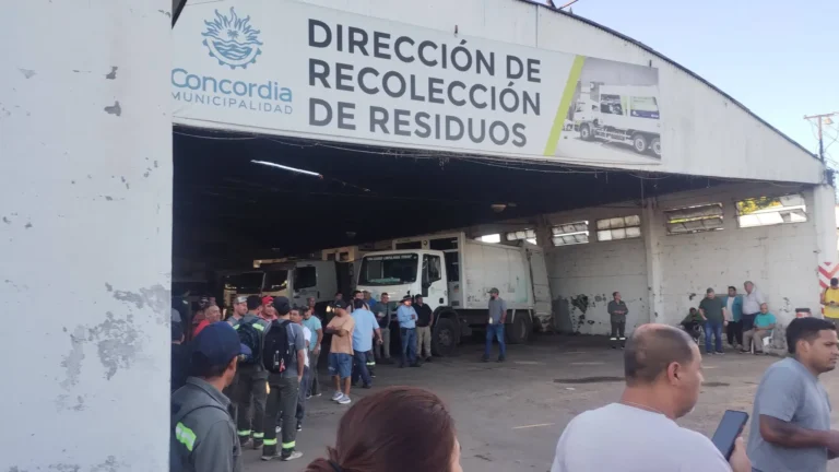 Según ATE: Los recolectores de residuos se plegaron a las Asambleas y ésta, sería la estrategia buscada para privatizar el servicio.