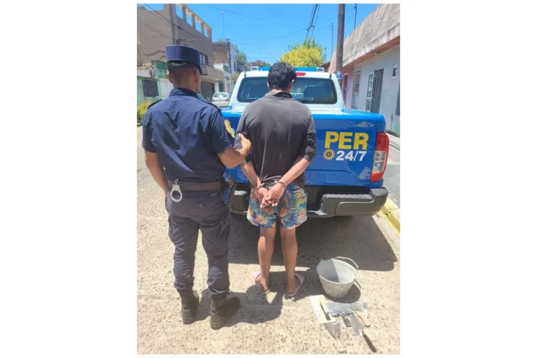 Descuidista le robó el balde y la cuchara al albañil que trabajaba en la gruta de Lourdes.