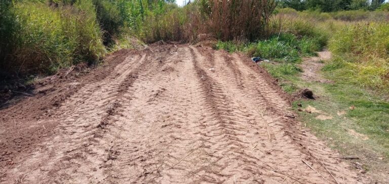 Quitaron los residuos avícolas del arroyo Las Tunas