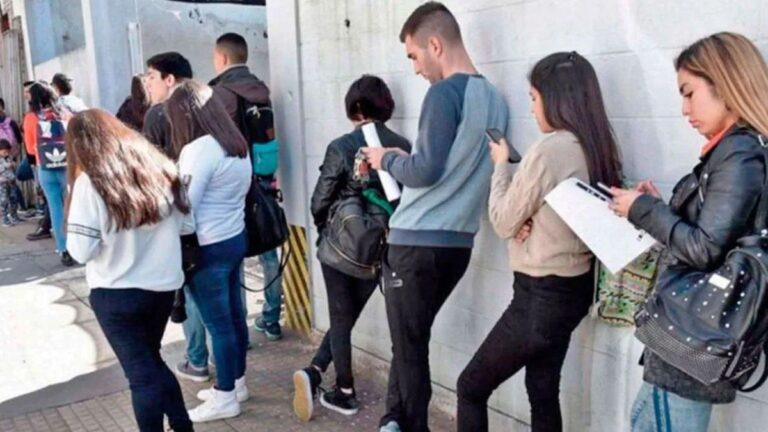 Más de la mitad de los argentinos están preocupados por los salarios y el empleo: la encuesta que lo confirma