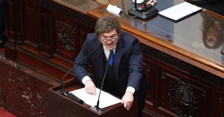 Milei anuncio más apertura comercial y reformas, y cruzó con ironías y chicanas las interrupciones de los K