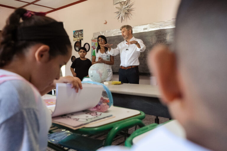 Frigerio inauguró el ciclo lectivo en Paranacito