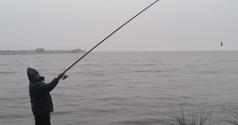 La salida de pesca de un hombre con su hijo de 11 años que terminó en una muerte absurda en Quilmes